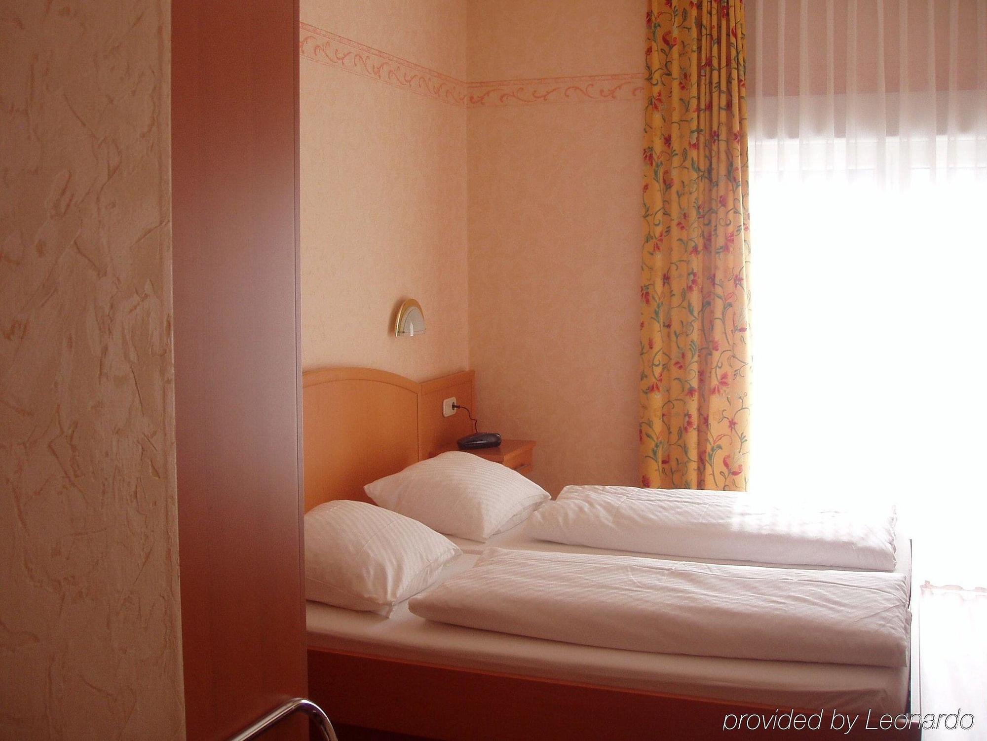 Flair Hotel Gruener Baum Донаушинген Стая снимка