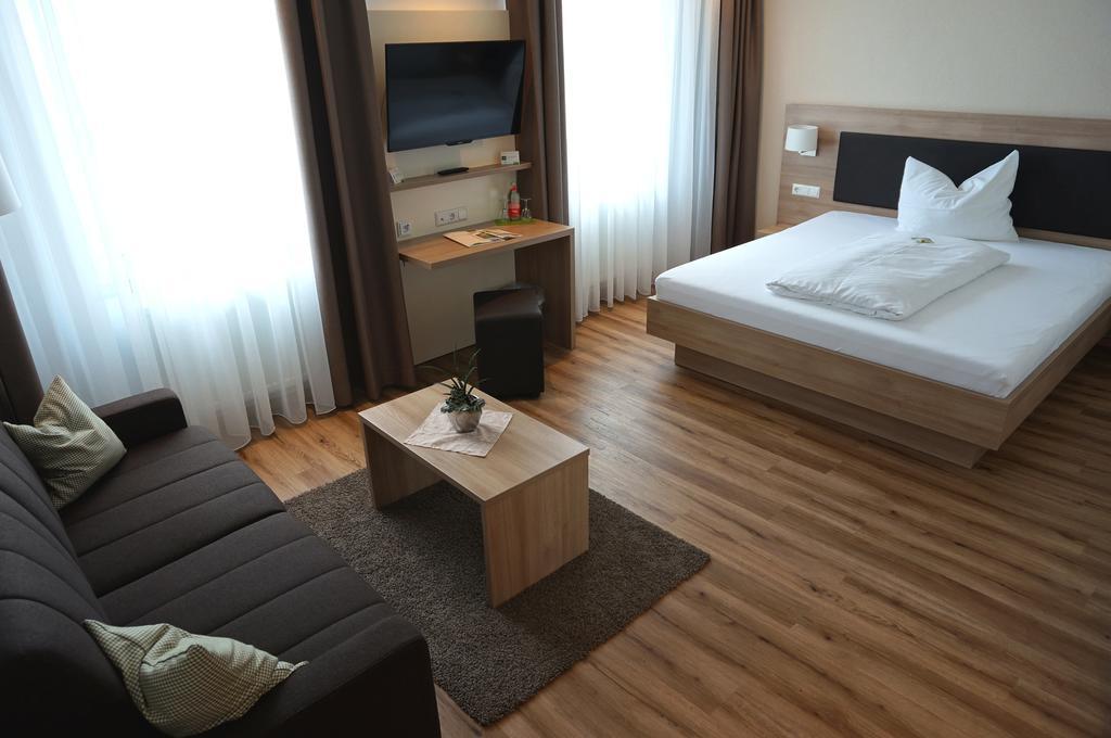 Flair Hotel Gruener Baum Донаушинген Екстериор снимка