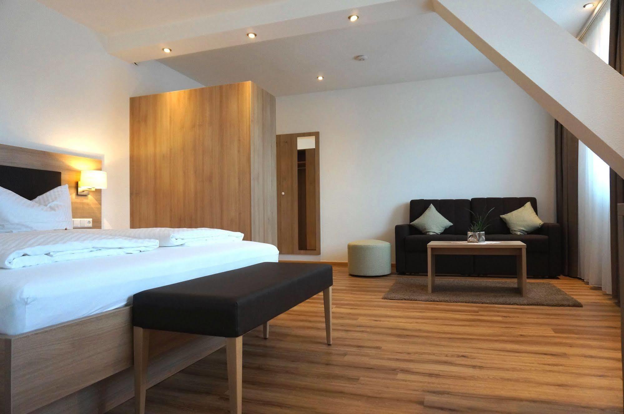 Flair Hotel Gruener Baum Донаушинген Екстериор снимка
